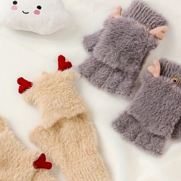 🍒NWT🍒 FUZZY REINDEER CONVERTIBLE GLOVES - Picture 5 of 7